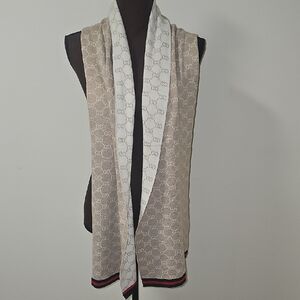 Gucci Reversible Beige and Cream Patterned Scarf
